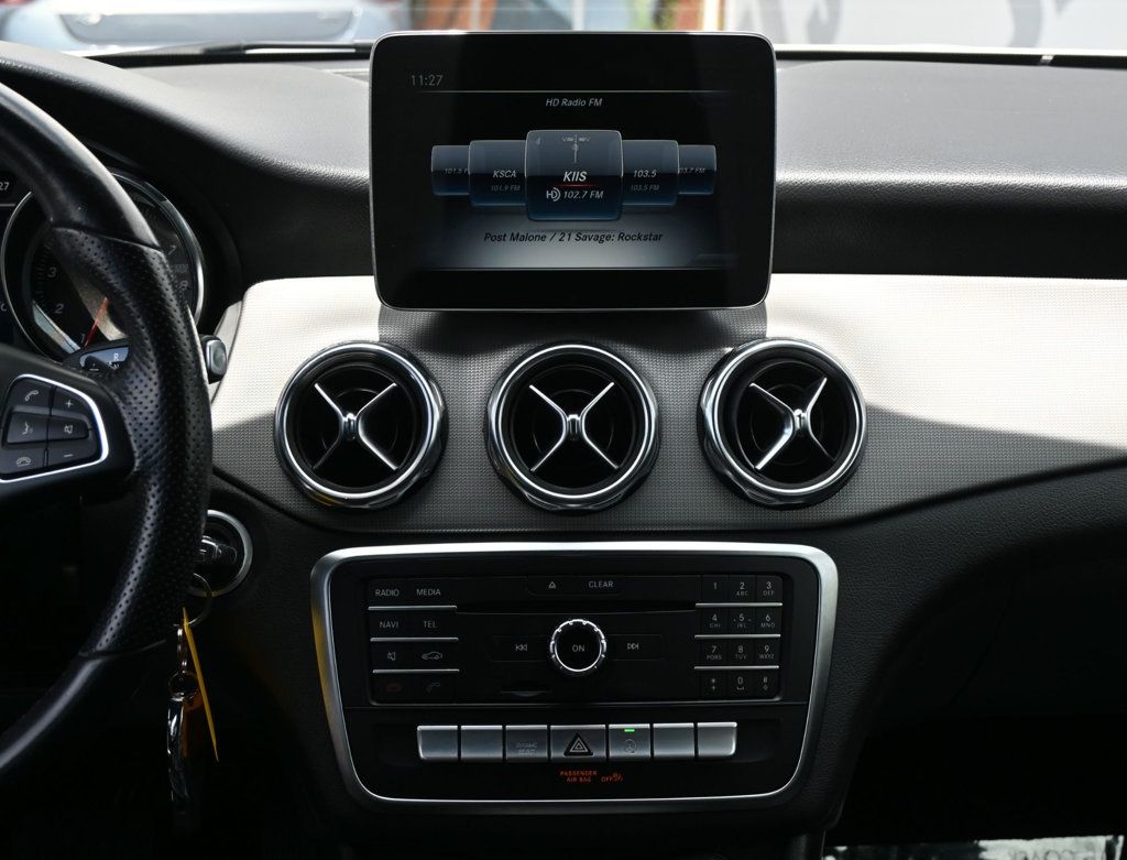 Mercedes-Benz GLA GLA 250 SUV photo 11
