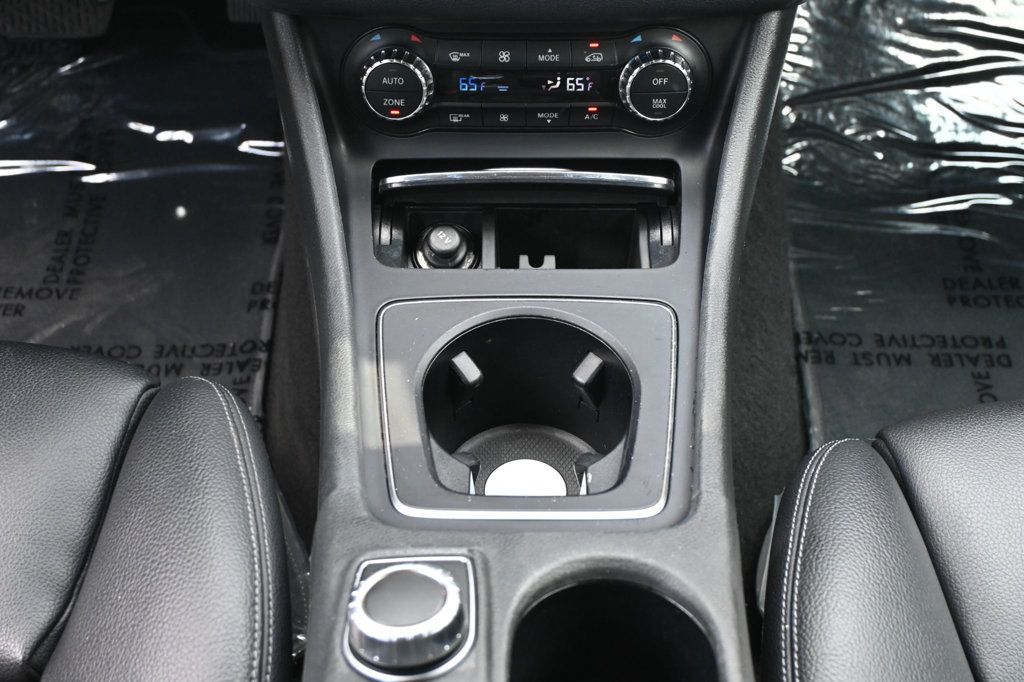 Mercedes-Benz GLA GLA 250 SUV photo 13