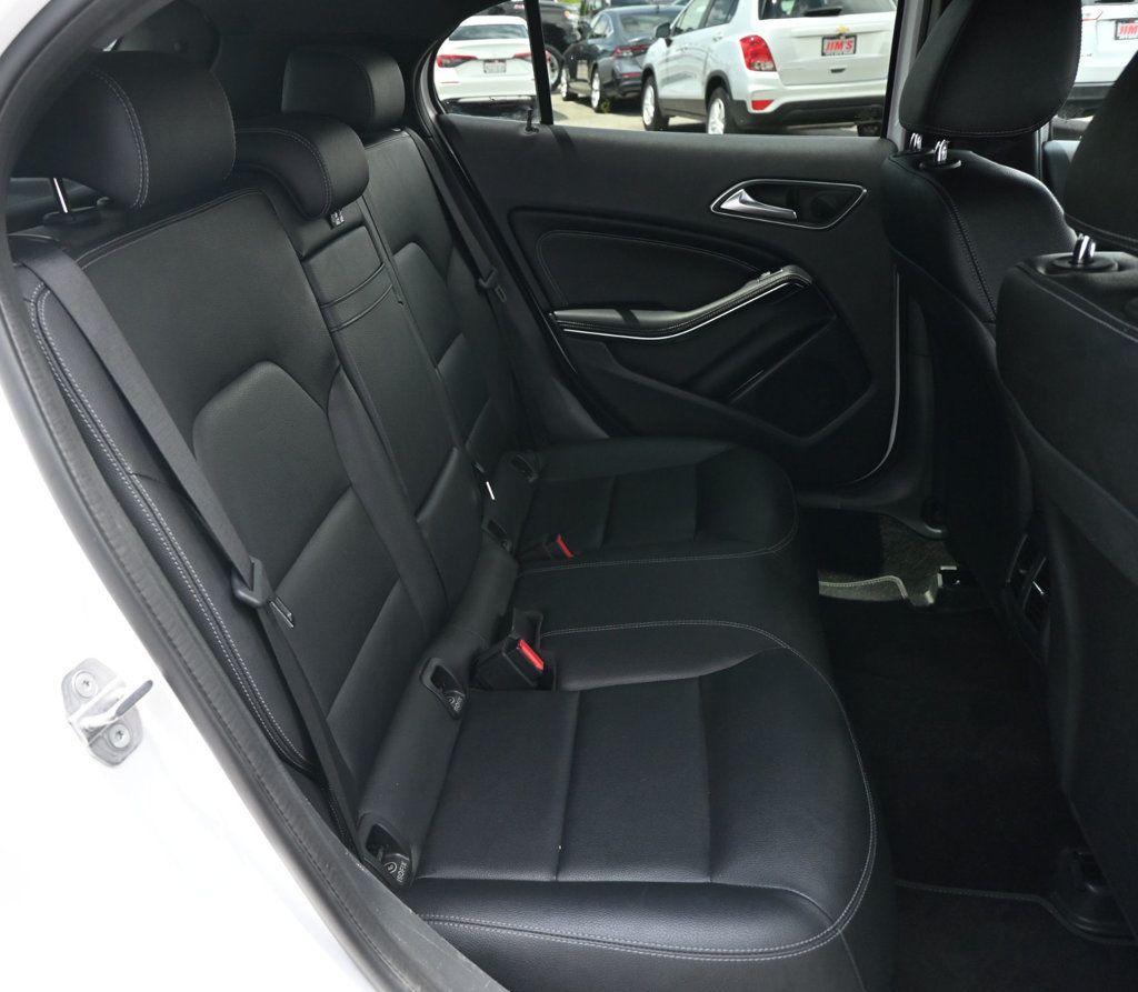 Mercedes-Benz GLA GLA 250 SUV photo 17