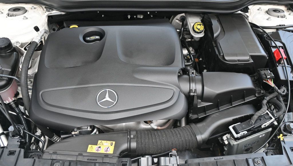 Mercedes-Benz GLA GLA 250 SUV photo 18
