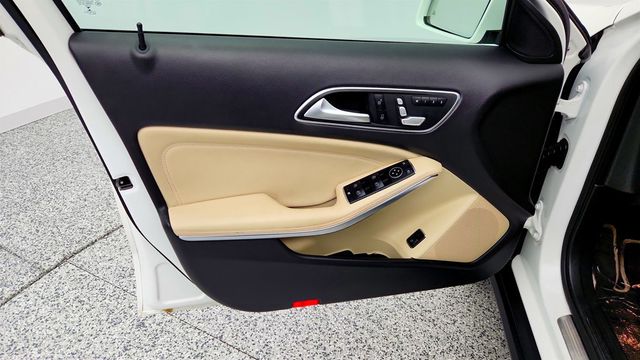 2019 Mercedes-Benz GLA GLA 250 SUV w/ Premium Package, Panorama Sunroof & Full LED HLs - 22969648 - 10