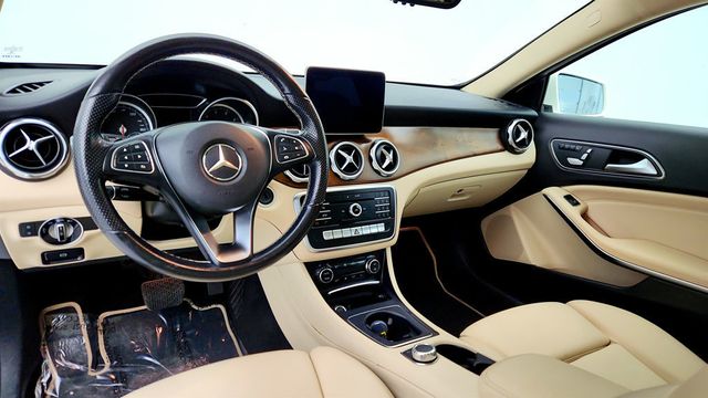 2019 Mercedes-Benz GLA GLA 250 SUV w/ Premium Package, Panorama Sunroof & Full LED HLs - 22969648 - 11