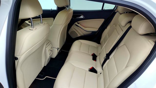 2019 Mercedes-Benz GLA GLA 250 SUV w/ Premium Package, Panorama Sunroof & Full LED HLs - 22969648 - 18