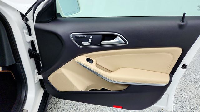 2019 Mercedes-Benz GLA GLA 250 SUV w/ Premium Package, Panorama Sunroof & Full LED HLs - 22969648 - 23