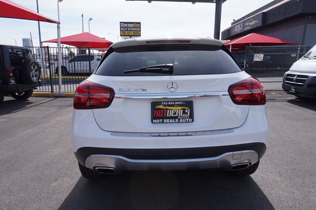 2019 Mercedes-Benz GLA PREMIUM PKG, PANORAMIC ROOF, BACKUP CAMERA, PREMIUM WHEELS - 22990292 - 3