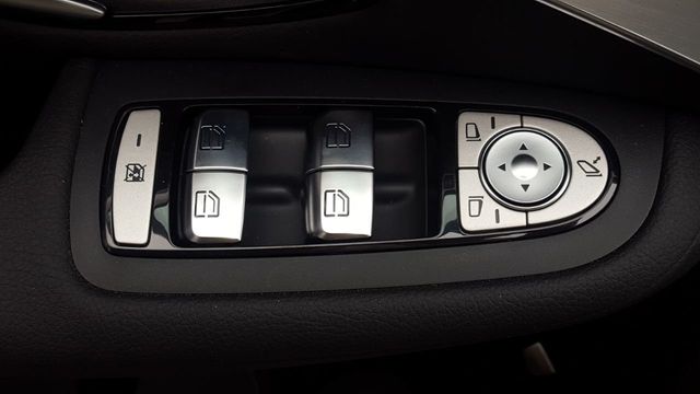 2019 Mercedes-Benz GLC (Cosmetically As Is) 300 4MATIC SUV - 18169649 - 17