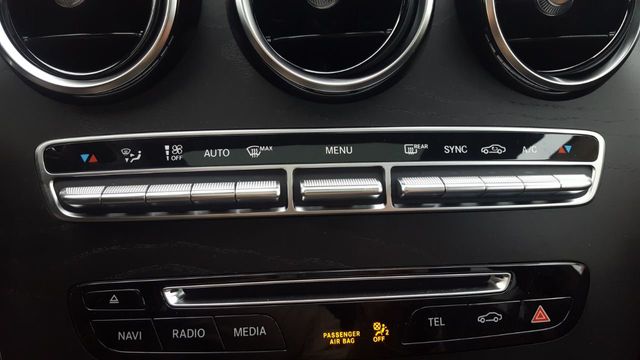 2019 Mercedes-Benz GLC (Cosmetically As Is) 300 4MATIC SUV - 18169649 - 24