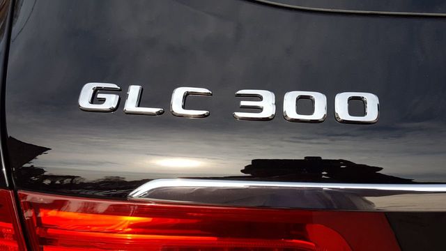 2019 Mercedes-Benz GLC (Cosmetically As Is) 300 4MATIC SUV - 18169649 - 6