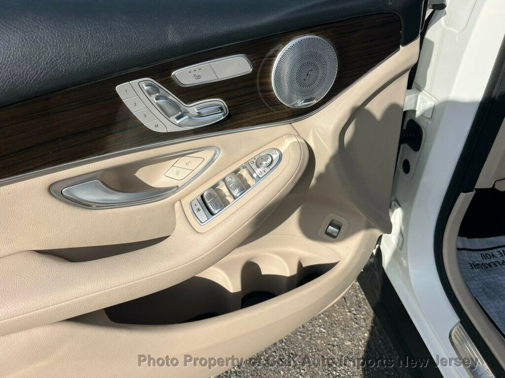 2019 Mercedes Benz GLC 300 4MATIC photo 19