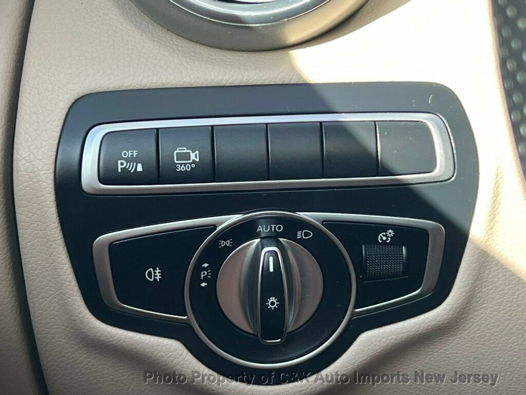 2019 Mercedes Benz GLC 300 4MATIC photo 26