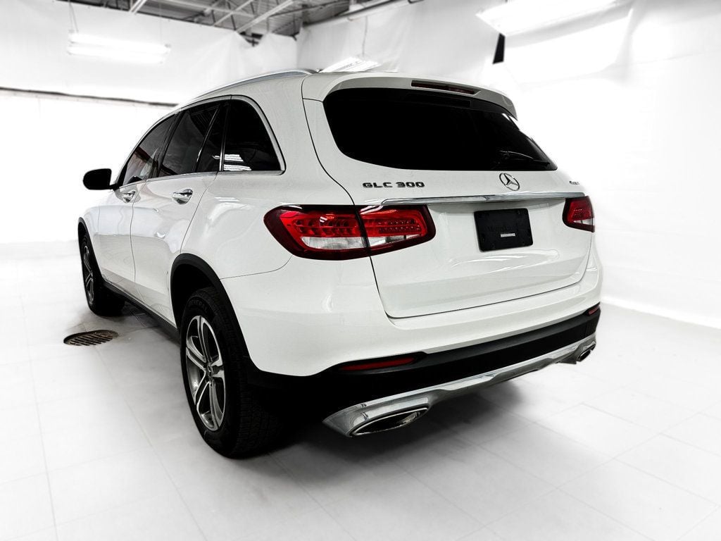 2019 Mercedes Benz GLC 300 4MATIC photo 3