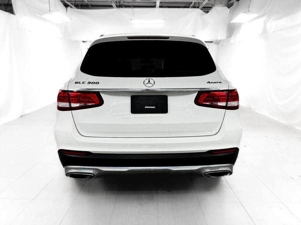 2019 Mercedes Benz GLC 300 4MATIC photo 4