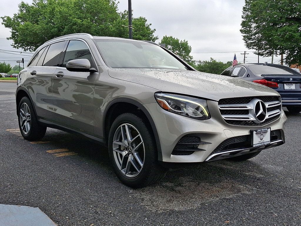 2019 Mercedes Benz GLC 300 4MATIC photo 3