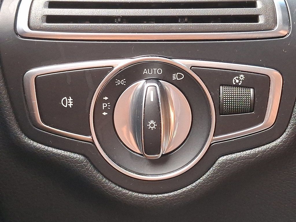 2019 Mercedes Benz GLC 300 4MATIC photo 27