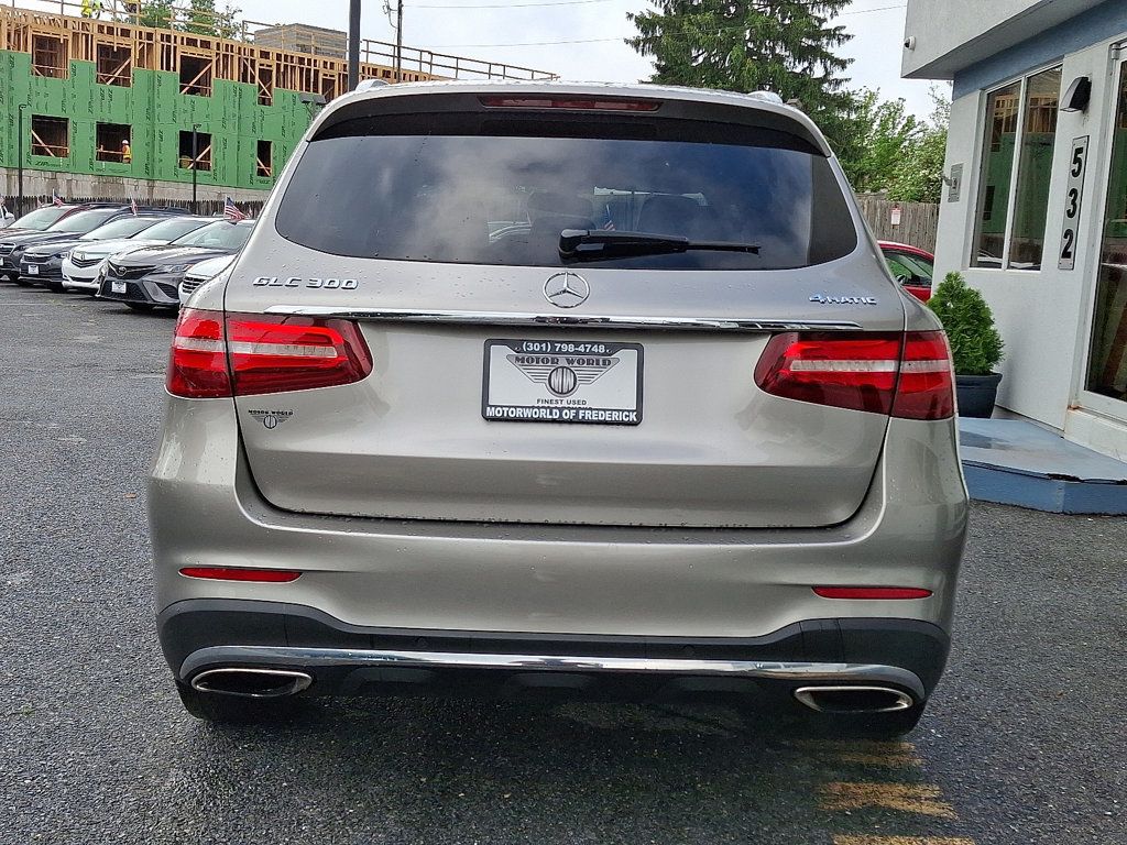 2019 Mercedes Benz GLC 300 4MATIC photo 5