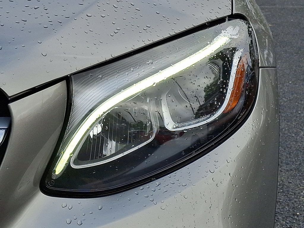 2019 Mercedes Benz GLC 300 4MATIC photo 9