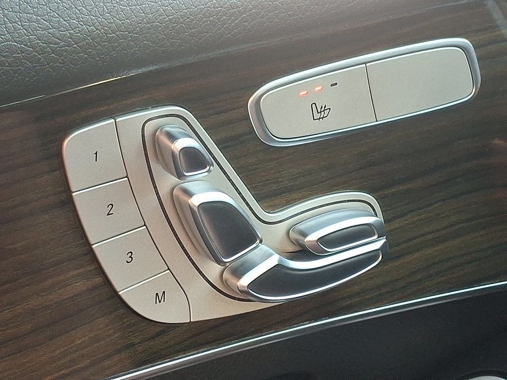 2019 Mercedes Benz GLC 300 4MATIC photo 25