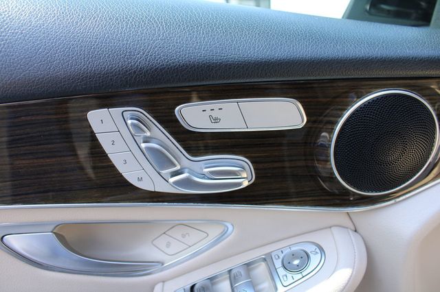 2019 Mercedes-Benz GLC GLC 300 4MATIC SUV - 23045701 - 24