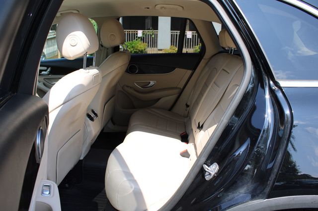 2019 Mercedes-Benz GLC GLC 300 4MATIC SUV - 23045701 - 30
