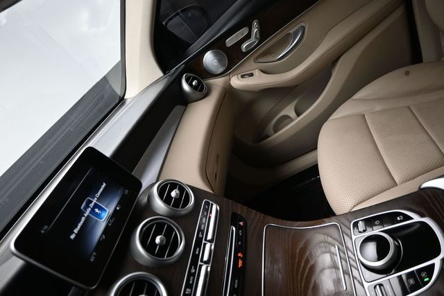 2019 Mercedes-Benz GLC GLC 300 4MATIC SUV - 23050835 - 16