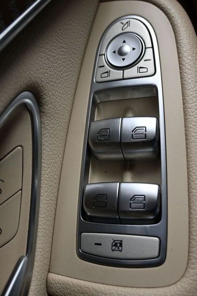 2019 Mercedes-Benz GLC GLC 300 4MATIC SUV - 23050835 - 24
