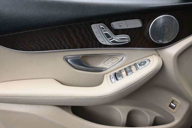 2019 Mercedes-Benz GLC GLC 300 4MATIC SUV - 23050835 - 6