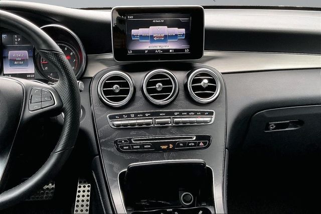 2019 Mercedes-Benz GLC GLC 300 4MATIC SUV - 23024295 - 24