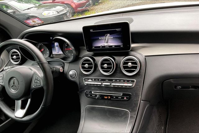 2019 Mercedes-Benz GLC GLC 300 4MATIC SUV - 23024295 - 30