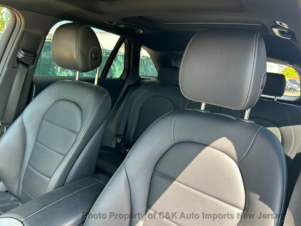 2019 Mercedes Benz GLC 300 4MATIC photo 23