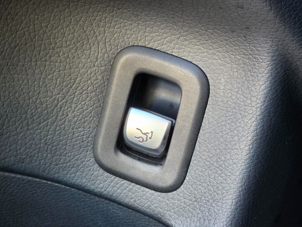 2019 Mercedes-Benz GLC GLC 300 SUV - 22942476 - 23