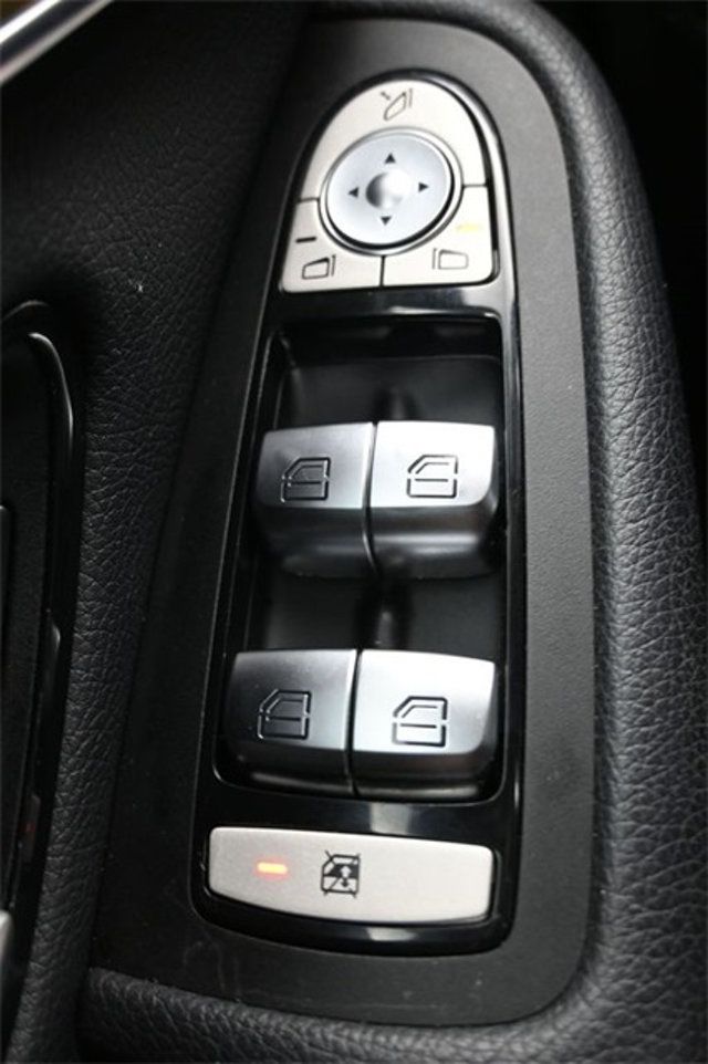 2019 Mercedes-Benz GLC GLC 300 SUV - 22968097 - 31