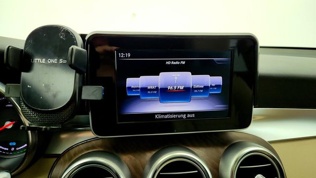 2019 Mercedes-Benz GLC GLC 350e 4MATIC SUV w/ Panorama Roof.& Premium Package - 22971195 - 17