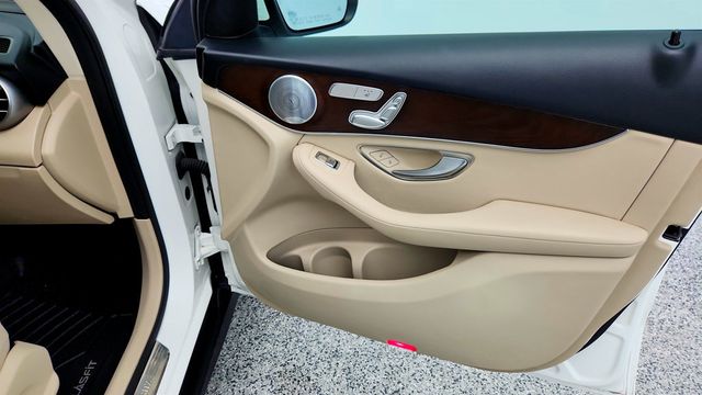 2019 Mercedes-Benz GLC GLC 350e 4MATIC SUV w/ Panorama Roof.& Premium Package - 22971195 - 24