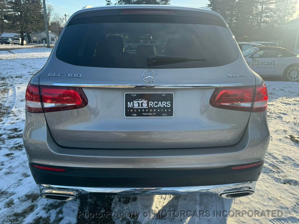 2019 Mercedes-Benz GLC IN "LIKE NEW" CONDITION WITH A BEAUTIFUL COLOR COMBINATION!  - 22964025 - 5