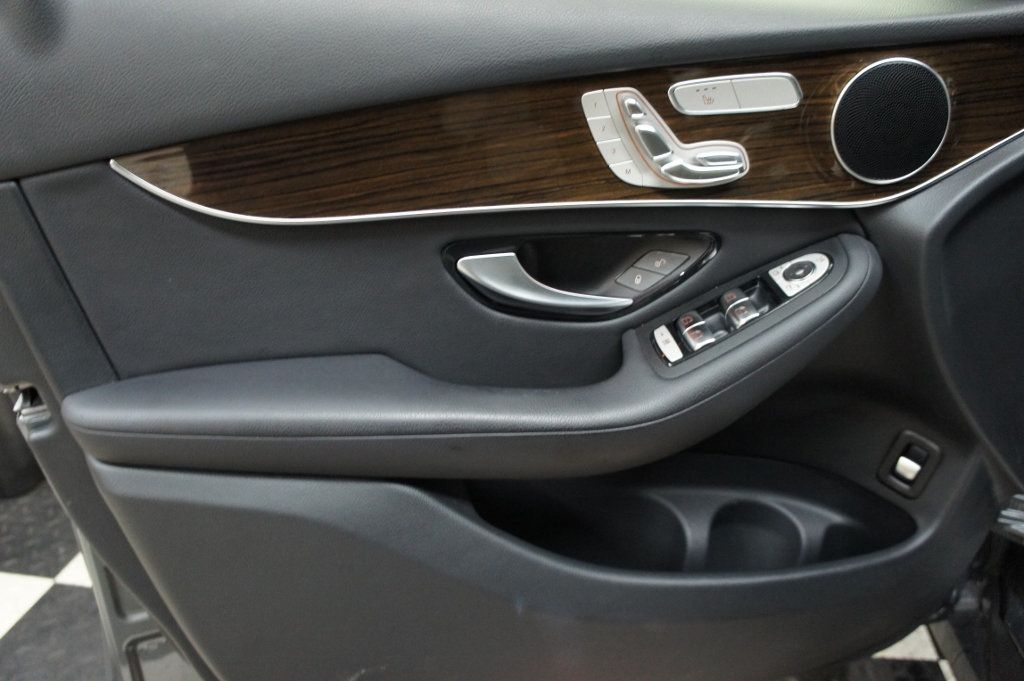 2019 Mercedes-Benz GLC Low Mileage, Immaculate! Panorama Roof! - 22945632 - 34