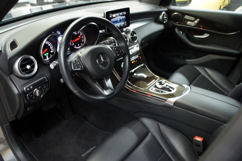 2019 Mercedes Benz GLC 300 photo 3