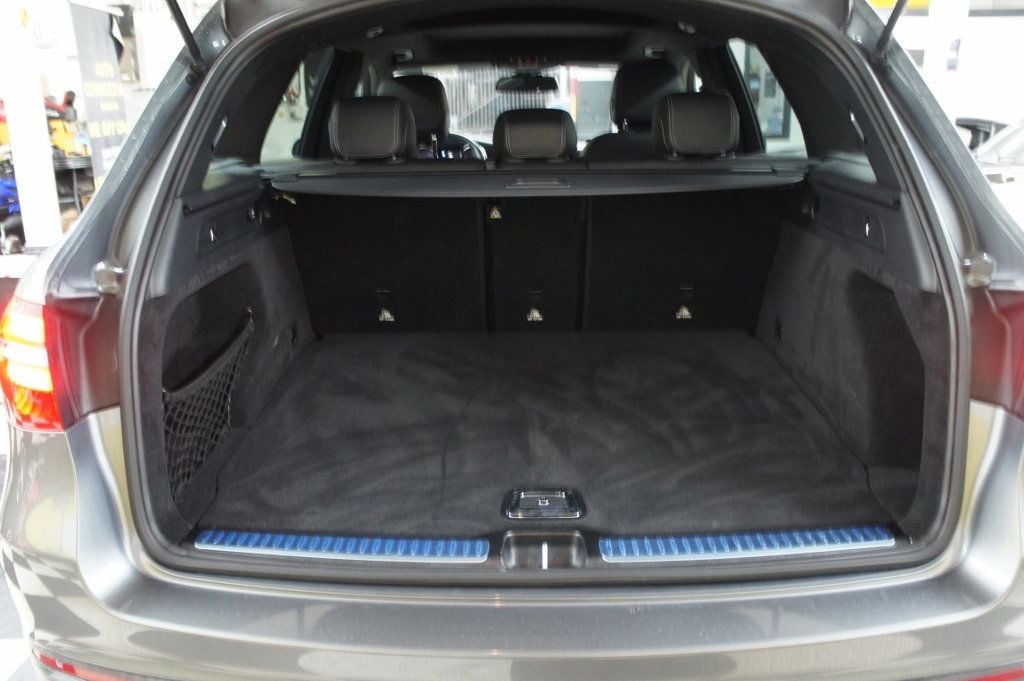 2019 Mercedes-Benz GLC Low Mileage, Immaculate! Panorama Roof! - 22945632 - 40