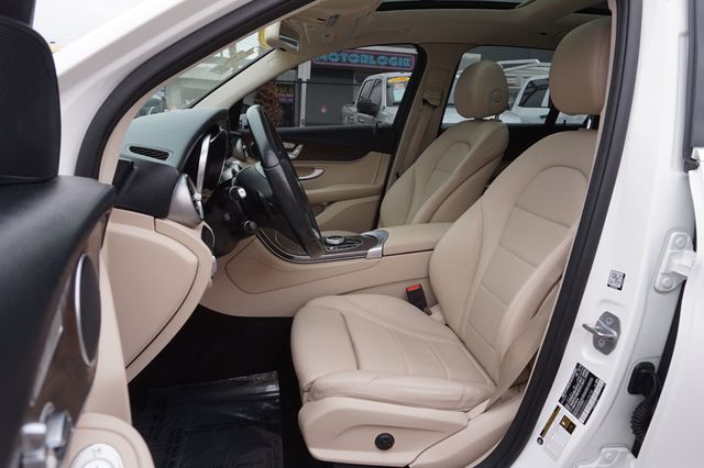 2019 Mercedes-Benz GLC LOW MILES,4MATIC,PREMIUM WHEELS,PANORAMIC ROOF,NAVIGATION - 22963603 - 16