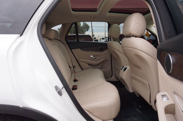 2019 Mercedes-Benz GLC LOW MILES,4MATIC,PREMIUM WHEELS,PANORAMIC ROOF,NAVIGATION - 22963603 - 18