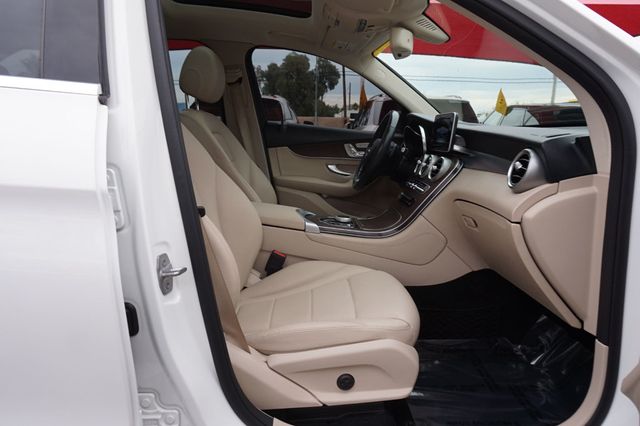 2019 Mercedes-Benz GLC LOW MILES,4MATIC,PREMIUM WHEELS,PANORAMIC ROOF,NAVIGATION - 22963603 - 19