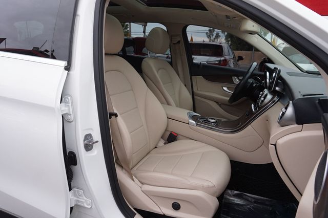 2019 Mercedes-Benz GLC LOW MILES,4MATIC,PREMIUM WHEELS,PANORAMIC ROOF,NAVIGATION - 22963603 - 20