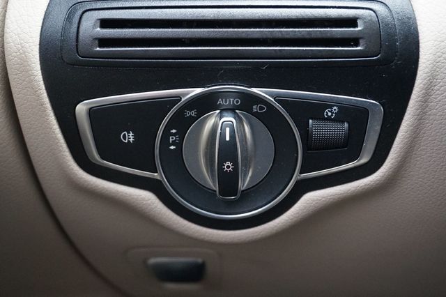 2019 Mercedes-Benz GLC LOW MILES,4MATIC,PREMIUM WHEELS,PANORAMIC ROOF,NAVIGATION - 22963603 - 23