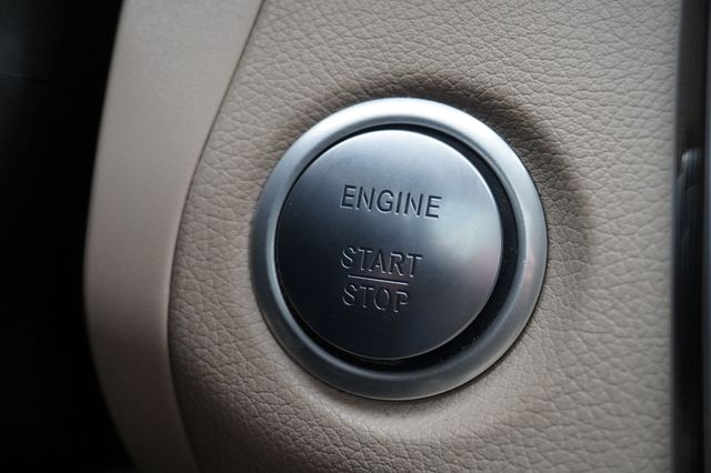 2019 Mercedes-Benz GLC LOW MILES,4MATIC,PREMIUM WHEELS,PANORAMIC ROOF,NAVIGATION - 22963603 - 26