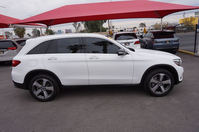 2019 Mercedes-Benz GLC LOW MILES,4MATIC,PREMIUM WHEELS,PANORAMIC ROOF,NAVIGATION - 22963603 - 4