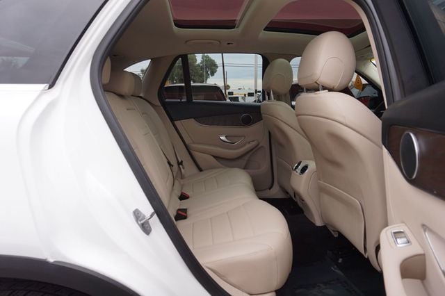 2019 Mercedes-Benz GLC LOW MILES,GLC 300,4MATIC,PREMIUM WHEELS,MOON ROOF, LEATHER SEATS - 22963603 - 18