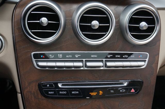 2019 Mercedes-Benz GLC LOW MILES,GLC 300,4MATIC,PREMIUM WHEELS,MOON ROOF, LEATHER SEATS - 22963603 - 34