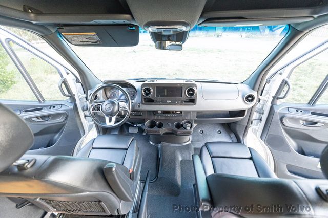 2019 Mercedes-Benz Winnebago Revel 4×4  - 23063318 - 22