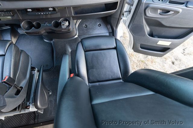 2019 Mercedes-Benz Winnebago Revel 4×4  - 23063318 - 36