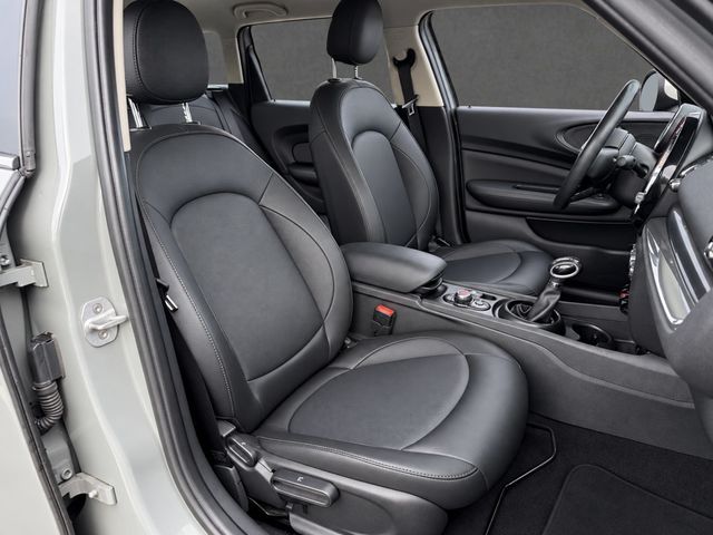 2019 MINI Cooper Clubman ONE OWNER, SIGNATURE TRIM, PAN SUNROOF, HEATED SEATS, 17" WHEELS - 23084028 - 26