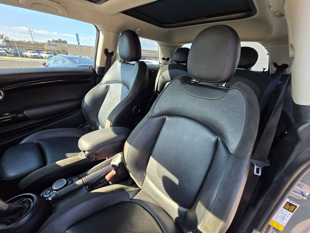 2019 MINI Cooper S Hardtop 2 Door   - 22943809 - 16